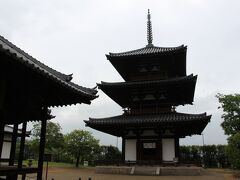 法起寺です。

写真は三重塔です。

こちらの三重塔は７０６年頃の建立だそうです。