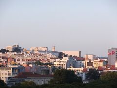 翌朝です
ホテルから望遠で
サン・ジョルジュ城だと思う？
観光コースにはありません