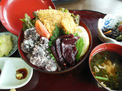 お昼は、道の駅「和田浦ＷＡ・Ｏ！」

今年もくじら丼
去年も食べておいしかったから　またきちゃいました