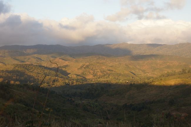 本日宿泊のホテルへ移動。かなり高台に登って来ました。