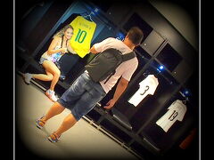 選手用のロッカールームで記念撮影......ぱちっ！