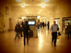 頑張って歩いてグランドセントラル駅へ！駅の雰囲気好きでした〜ここが世界のＮＹの中心か〜みたいな。←
観光客の方が多くて、ＮＹって世界各国から人が集まっているのだと実感した場所でもありました。