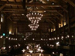 カフェで休憩。
ぜーんぶガラスランプです。
毎日灯油を入れて点灯しているそうで、幻想的な素敵なカフェ。