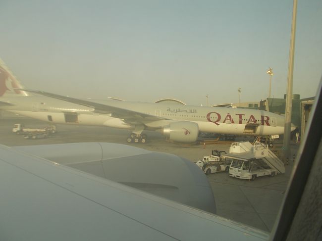 １５日の朝６時頃にドーハ国際空港に到着です。<br />飛行時間は約11時間半です。日本とカタールの時差は６時間です。