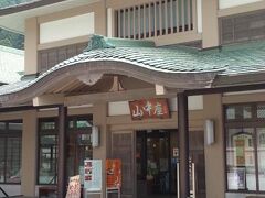 温泉街をちょっと歩いてみました
ココは山中座
山中節の公演があるらしい