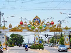 1時間弱でボーサーンのゲートが見えてきた。