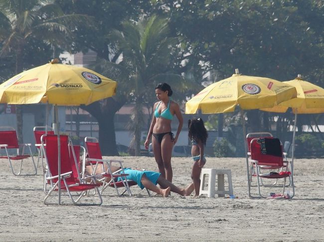 ビーチではお馴染みの光景
