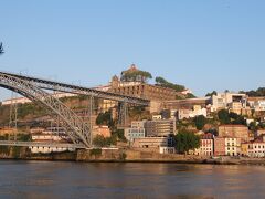 あの橋を渡って向こう岸に行ってみましょう