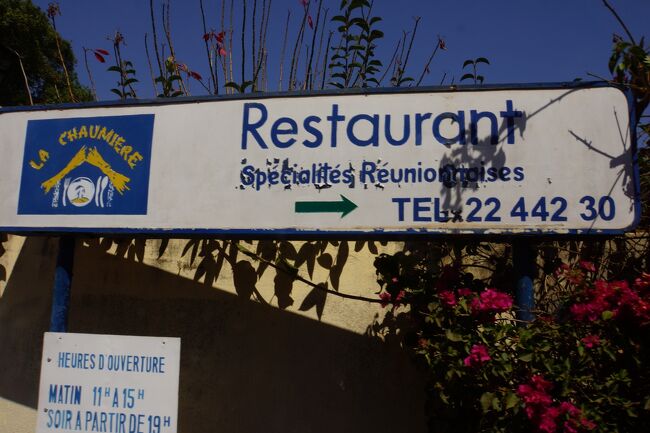 ランチは空港近くのレストランで。