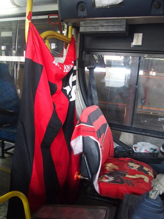 バスでコパカバーナへ。バスの運転手はFlamenguistaらしい（笑）