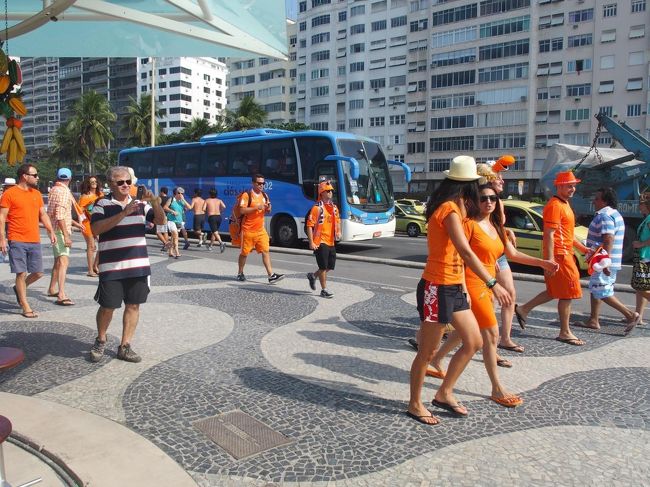 Oranjeサポ。まさにこれからPortoAlegreでOZ戦があるのだが、現地へは行かないらしい