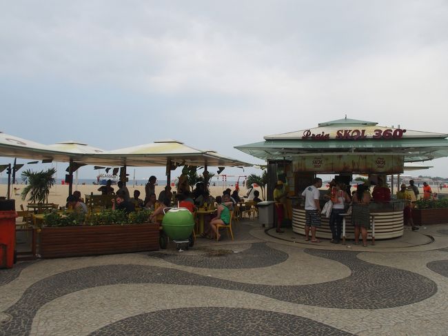 コパカバーナ沿いにはこんな感じの店が多数ある