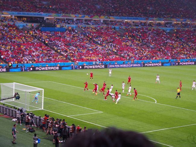 座席から見えるピッチはこんな感じ