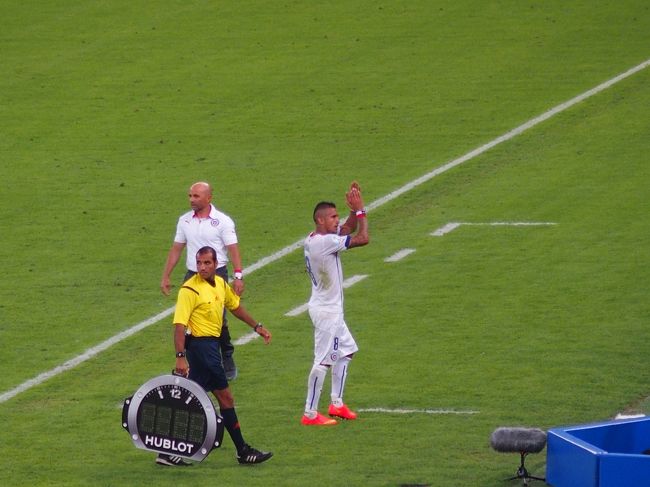 英雄Vidalがスタンディングオベーションの中交代