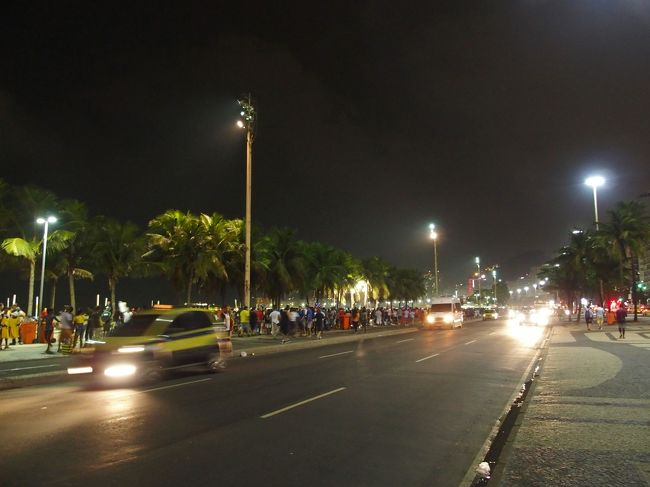 コパカバーナはこんな感じだけど、期待してたお祭り騒ぎは特になく、早々に撤退
