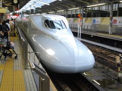 旅の始まりは、新大阪。
九州新幹線直通用のN700系7000番台を使ったひかりに乗車。