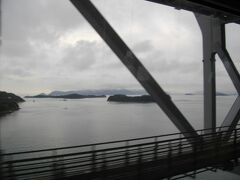 しばらく走ると、瀬戸大橋に突入。
海の上を疾走する。