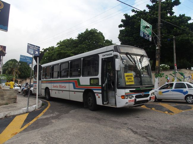 バスでスタジアムへ。