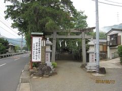 やがて街道の右に⑥「比々多神社」がありました。