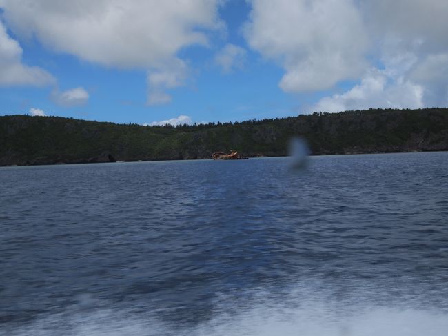 3年前に座礁したミャンマーの船。サビサビになってほったらかし。