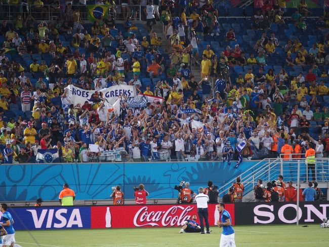 Greeceサポは少数。経済危機で応援どころではないのだろう。Euro2004ではPortugalまで大挙して乗り込んでたのだが