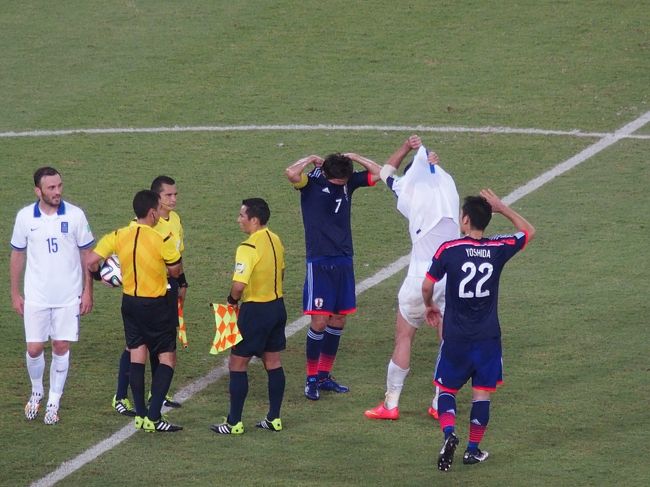 試合終了。スタジアムはブーイングが沸き起こる。高いチケットを買ってあんな試合を見せられたら当然だ。