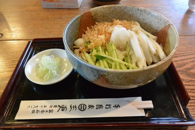 『手打蕎麦　三更』の冷やしたぬきうどん。