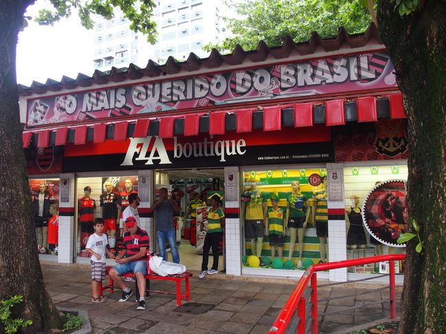 ファンショップはクラブハウスの中にある