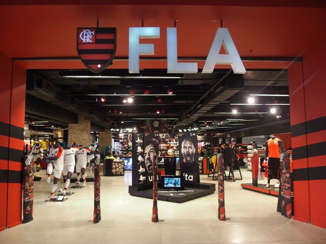 こちらはadidasのショップ