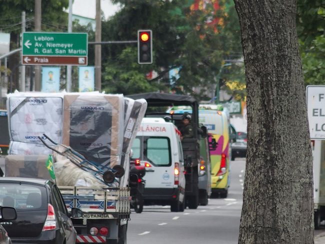 Oranjeのバスが走り去っていった