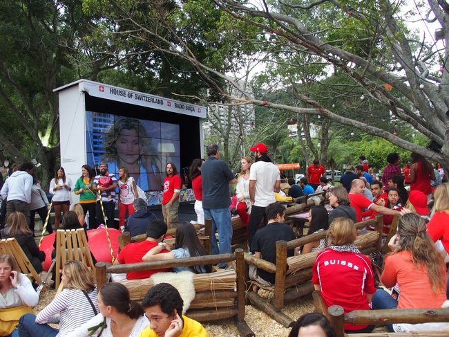 自国の雰囲気を作る労力があればヒコーキで2時間程度のSalvadorへ行くくらいなら問題なさそうな気がするが