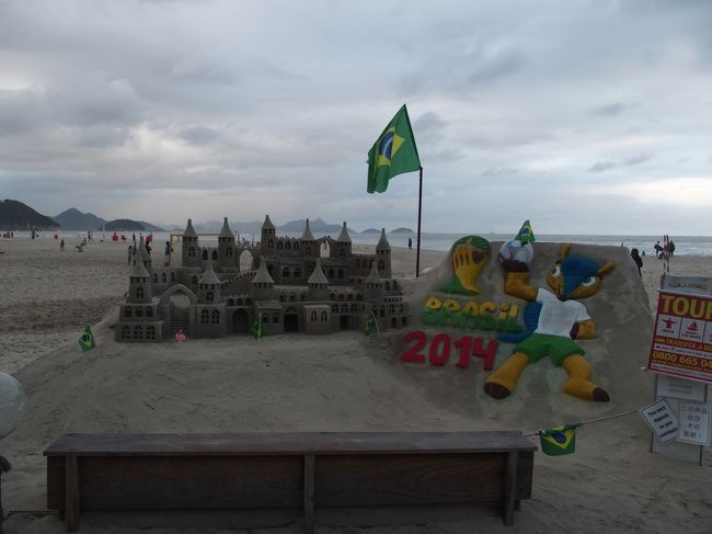 先日も見た砂の芸術。雨が降ったらどうするのだろうか