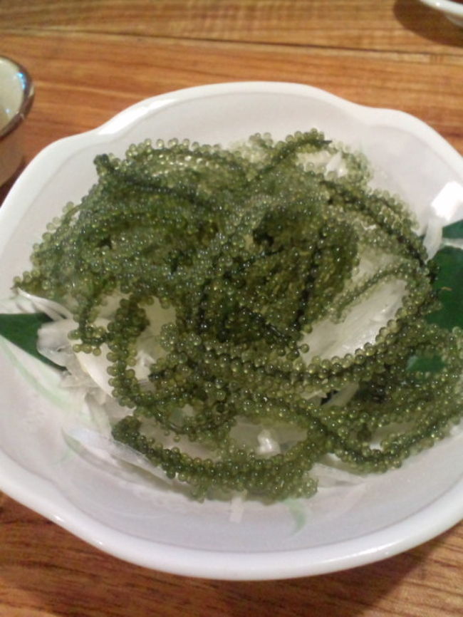 海ぶどう６５０円。サービスのゴーヤの天婦羅もありました。