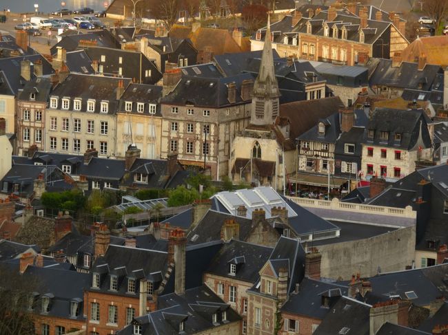 ジョリー山からの市街地を眺め<br /><br />アップしてみました。<br /><br />後ほどに・・・