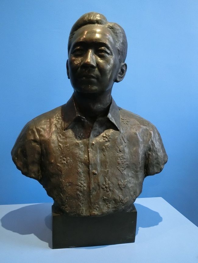 マルコス元大統領の胸像。