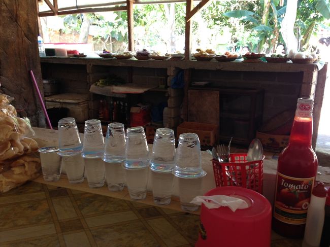 観光客向けレストランよりこうゆうとこを<br />選んでしまう。