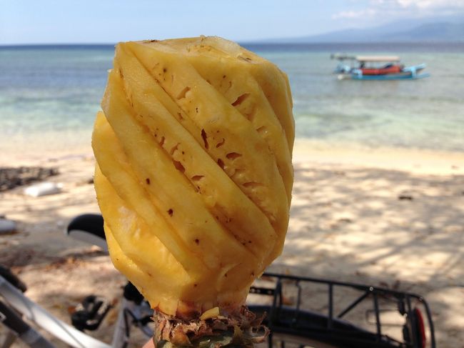 パイナップル１００００ルピア。約１００円。