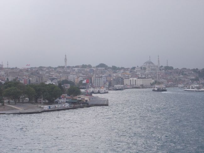 徐々に船はイスタンブールを離れていきます。