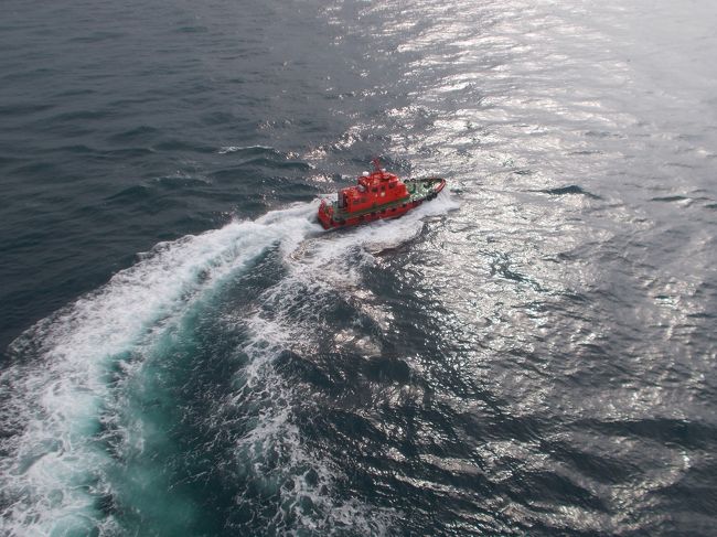 水先案内船も踵を返して戻っていきます。<br />