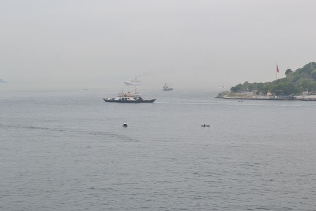 マルマラ海と黒海をつなくボスフォラス海峡に出ました。