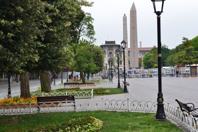 前回は気がつかなかったのですが、モスクの近くにオベリスク（ﾋﾎﾟﾃﾞﾄﾞｳローム）が建っています。これはローマ皇帝セヴェルスの命により198年に建てられ、エジプトから持ってきたものだそうです。