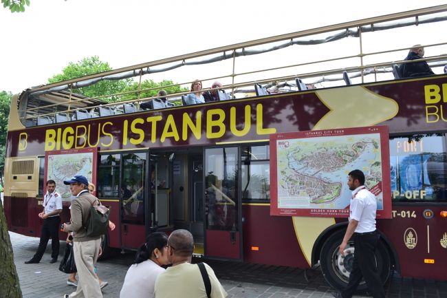 イスタンブール市内の２階建て観光バスです。<br />今回は使っていません。