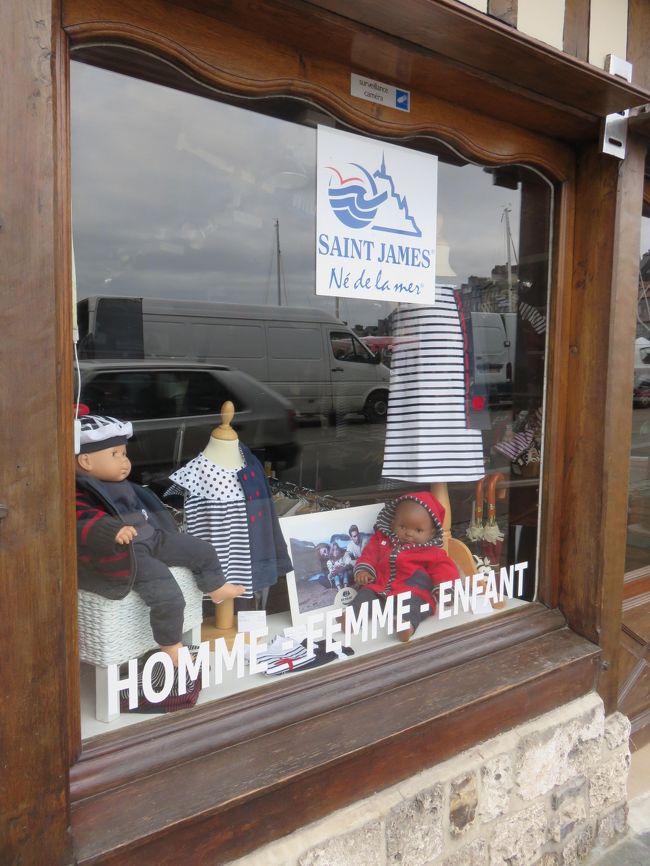 まだ、オープン前。。<br /><br />孫の洋服も探しているのです