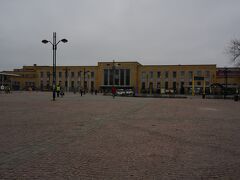 ブリュッセルからICで約1時間、ブリュージュに到着です。
駅は意外と小さい。