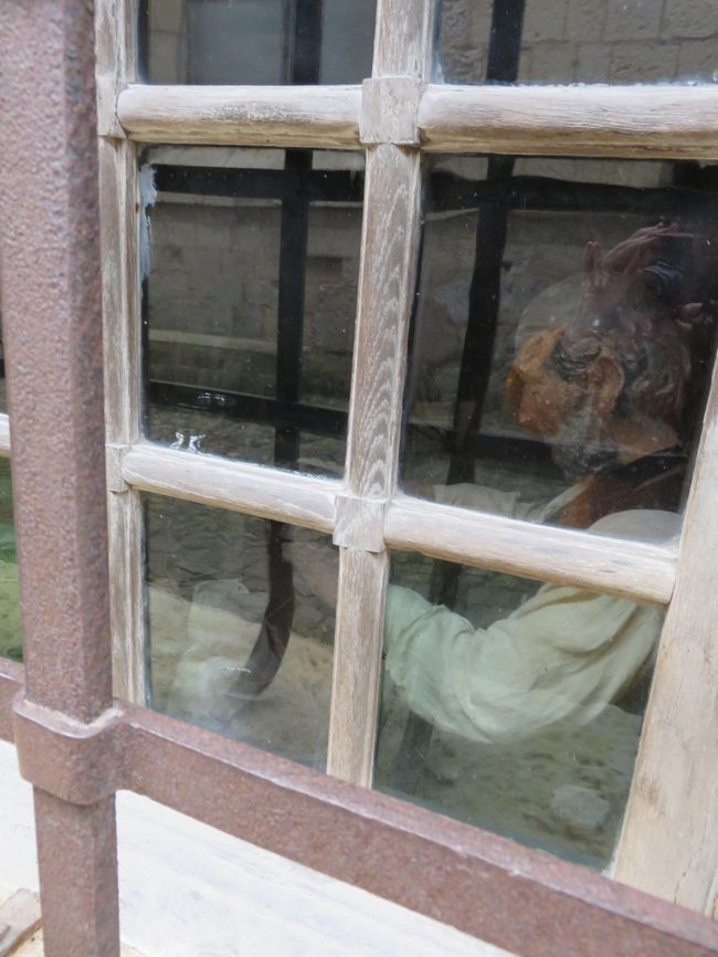 上記の窓をのぞく。。<br />リアルすぎて、少しビビります