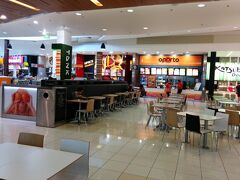 翌朝、NZドライブの旅に出発。郊外のショッピングセンターで食べ物や飲み物等を購入。