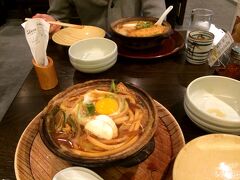 初めて味噌煮込みうどんを食べました。