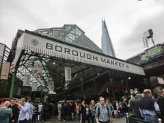 「バラ・マーケット」
ロンドンブリッジ駅を降りてすぐ！

電車を降りて、改札に出ると、バラ・マーケットはこちら、っていう看板があちこちに出ているので迷うことなくたどり着けました。