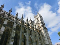 「ウエストミンスター寺院」

９：30オープンなんだけど、9時にいったらもう行列が！
ここは、ロンドンパスを持っていると優先列があるみたい。
