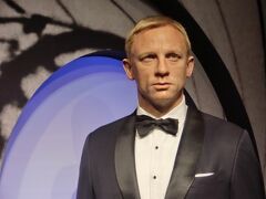 実は、大量に写真があるのですが…（笑）
一部だけ！
イギリスといえば、００７！
００７といえば、今はダニエル・クレイグ氏！
かっこいい！！背景も、ちゃんと００７仕様になってました。
